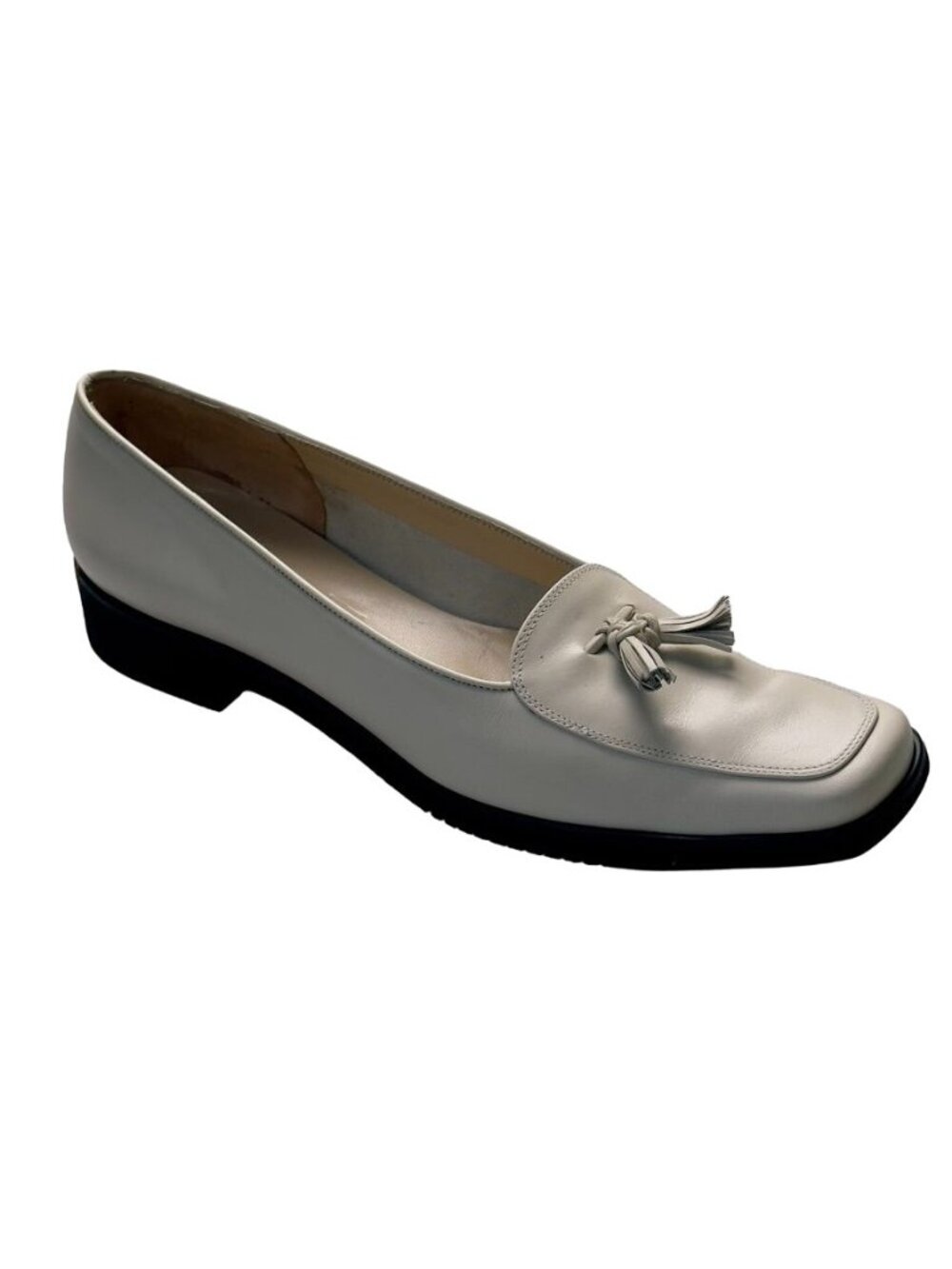 SALVATORE FERRAGAMO Women’s Shoes Ivory Leather Tassel Accent Heels Size 8.5 4A